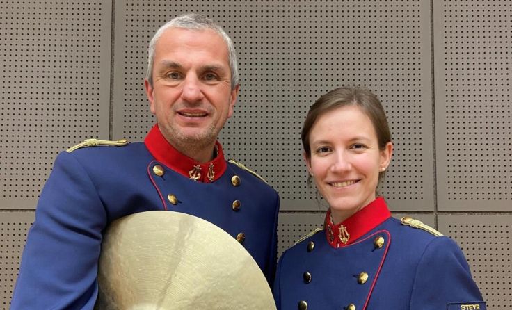 Johanna Heltschl mit dem Obmann der Stadtkapelle Steyr Wolfgang Pramhas (Foto: Stadtkapelle Steyr)