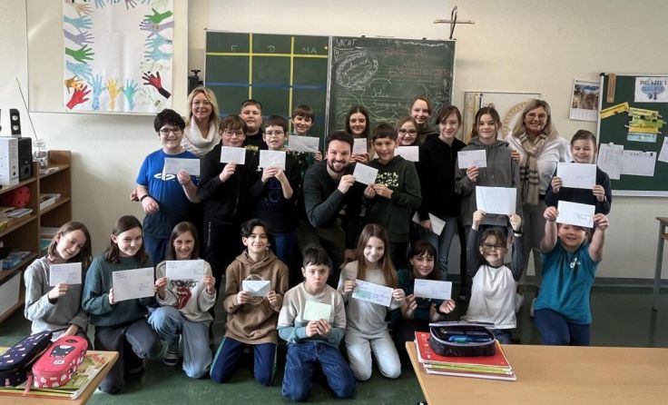 Übergabe in der 1b (Foto: Gemeinde Haidershofen)