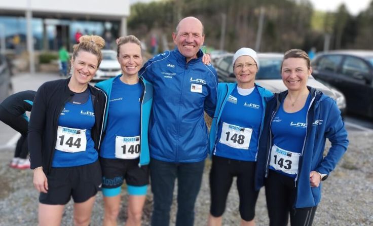 Das LAC-Damen-Team mit Erwin Sekyra (Foto: privat)