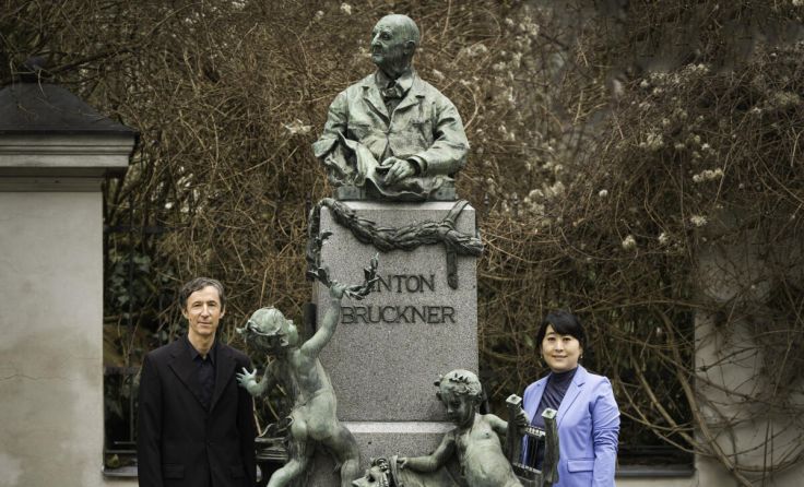 Das Pianisten-Ehepaar Kanade Joho und Michael Weingartmann. (Foto: ivankitanovic.com)