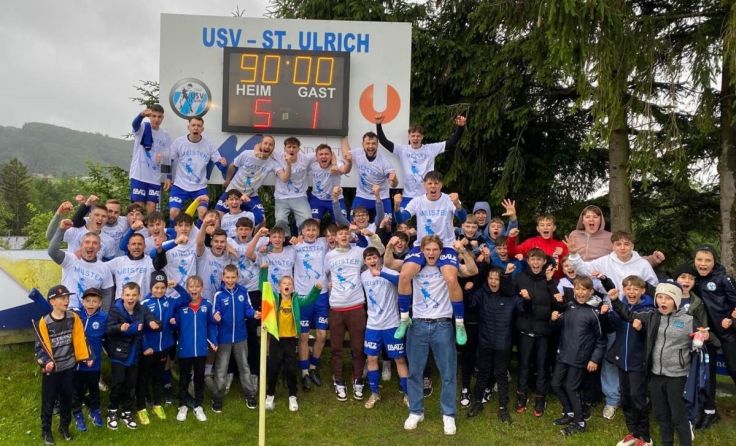Die USV Juniors feiern Meistertitel und Aufstieg. (Foto: Thomas Bauer)