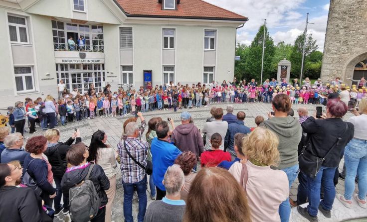 Die Kinder begeisterten mit ihren Liedern viele Besucher. (Foto: privat)