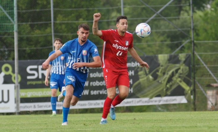 Pettenbach (in Blau) und Schlierbach kicken wieder mit. (Foto: privat)