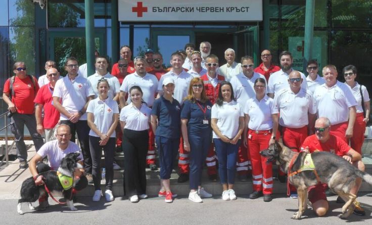 Bulgarische und österreichische Rotkreuz-Mitarbeiter (Foto: OÖRK)