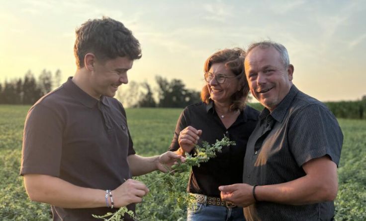 Fabian Poinstingl mit seinen Eltern Michaela und Franz (Foto: privat)