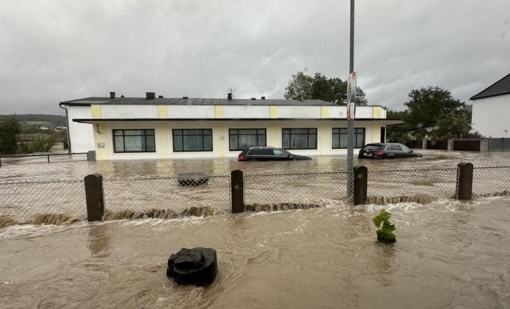 Bei einem CGM-Mitarbeiter wurden zwei Autos vom Hochwasser erwischt. (Foto: privat)