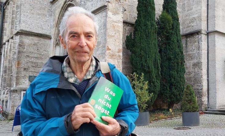 Autor Rupert Federsel mit seinem neuen Buch (Foto: rh)