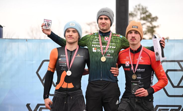 Dominik Hödlmoser (Mitte) gewinnt die U23-Wertung (Foto: Reinhard Eisenbauer)