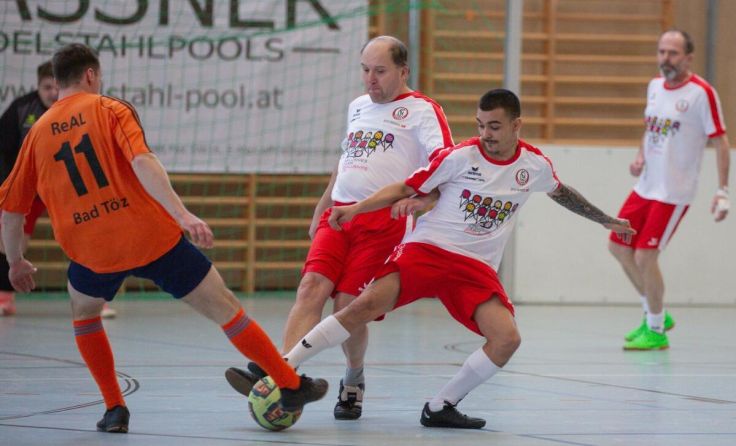 Das SKV pro mente Team (weiße Dress) unterlag im Finale Bad Tölz. (Foto: Sabrina Waldbauer)