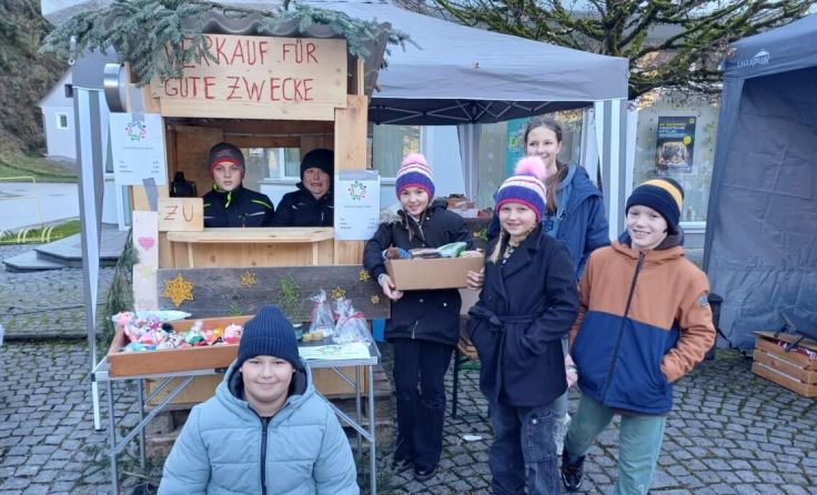 Der selbst gebaute Verkaufsstand (Foto: Manuela Kalhofer-Prenn)