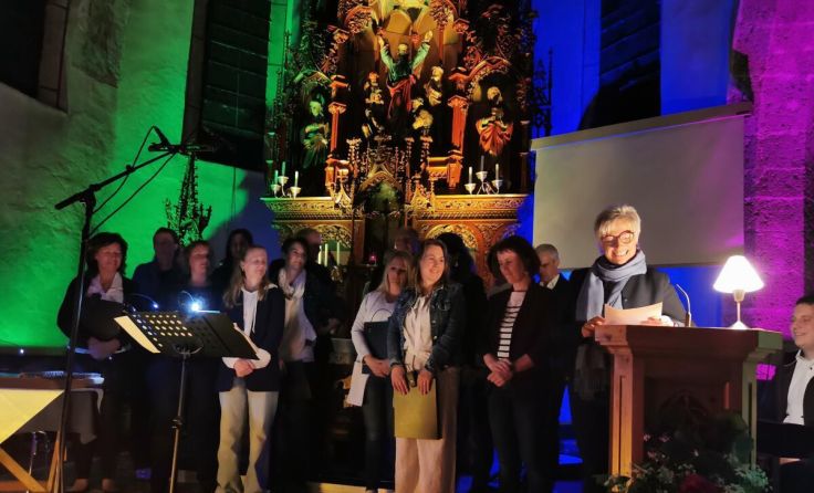 Gerda Weißensteiner bedankt sich beim Ensemble Mehrklang. (Foto: privat)
