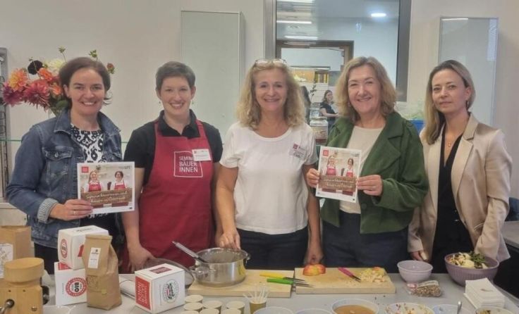 Von links: Regina Aspalter, Seminarbäuerinnen, Erika Lottmann, Cornelia Schwabl (Foto: WKO Steyr)