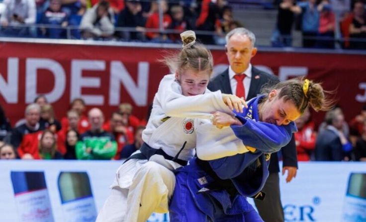 Carina Klaus-Sternwieser (rechts) (Foto: Sellner Photography)