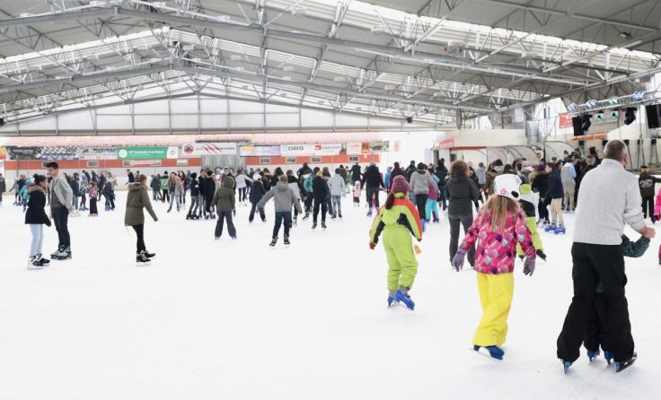 Die Steyrer Eishalle bleibt in den Ferien auch über Mittag geöffnet. (Foto: Klaus Mader)