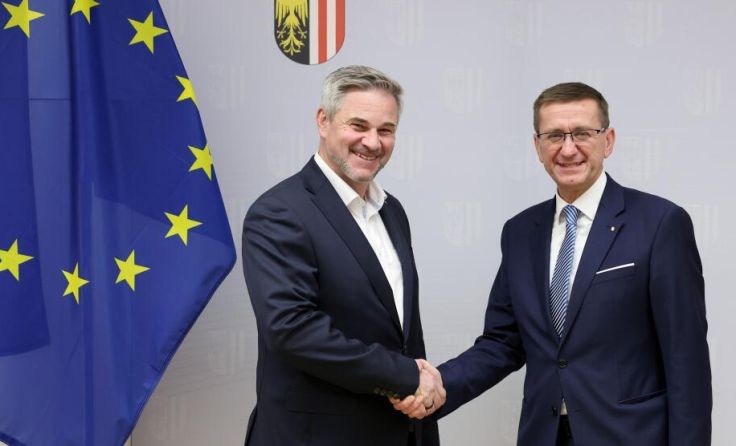 Harald Gottsche (links) zu Besuch bei Landesrat Markus Achleitner. (Foto: Land OÖ/Stinglmayr)