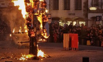 Schlechtwetter sorgt für Programmänderung beim Fasching in Steyr