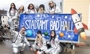 Narren in Bad Hall feierten bei Sonne, Regen und Schneefall