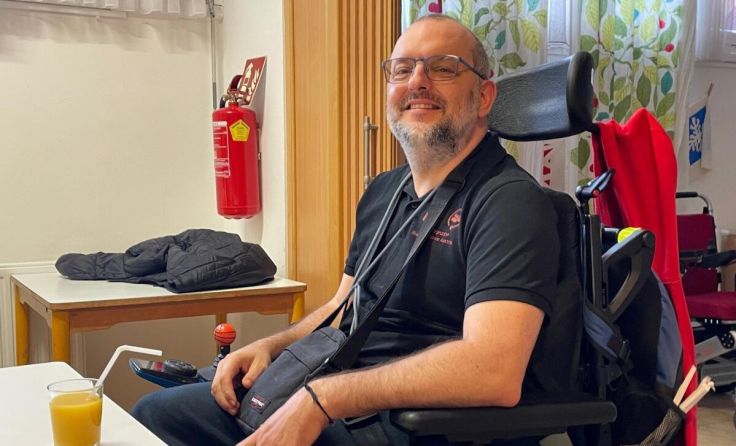 Esteban Grieb ist auf den Rollstuhl angewiesen. (Foto: privat)