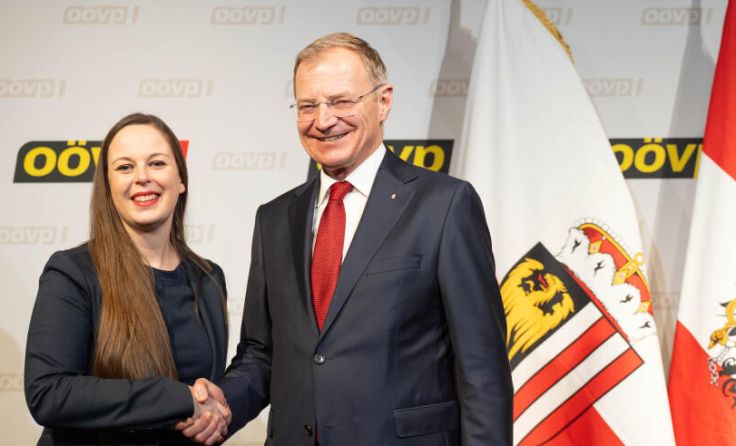 Julia Granegger mit Landeshauptmann Thomas Stelzer (Foto: ÖVP/Fabian Pischinger)