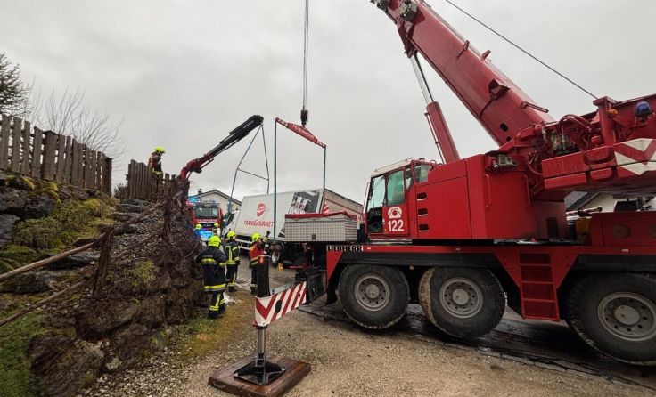 Lkw-Bergung in Weyer (Foto: FF Steyr)