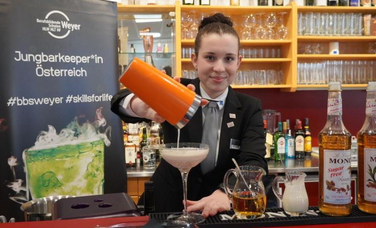 Juliane Garstenauer legte die Prüfung mit ausgezeichnetem Erfolg ab. (Foto: BBS Weyer/Andrea Ahrer)