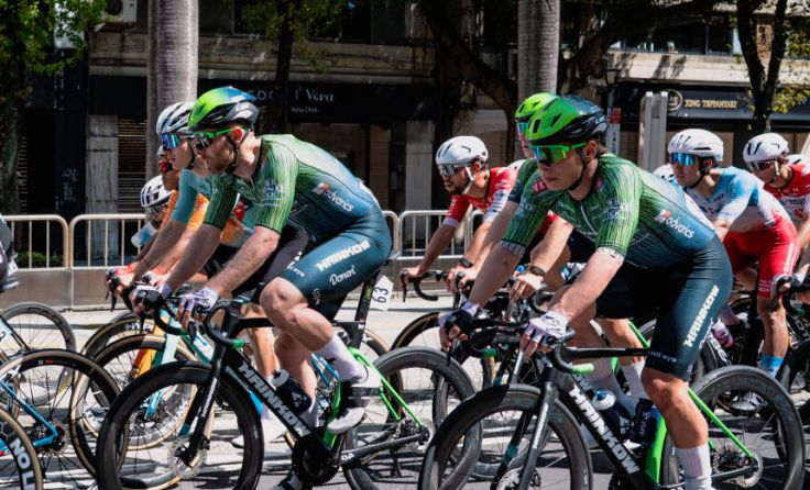 Filippo Fortin (Mitte) kam schwer zu Sturz. (Foto: Zoe Lee)