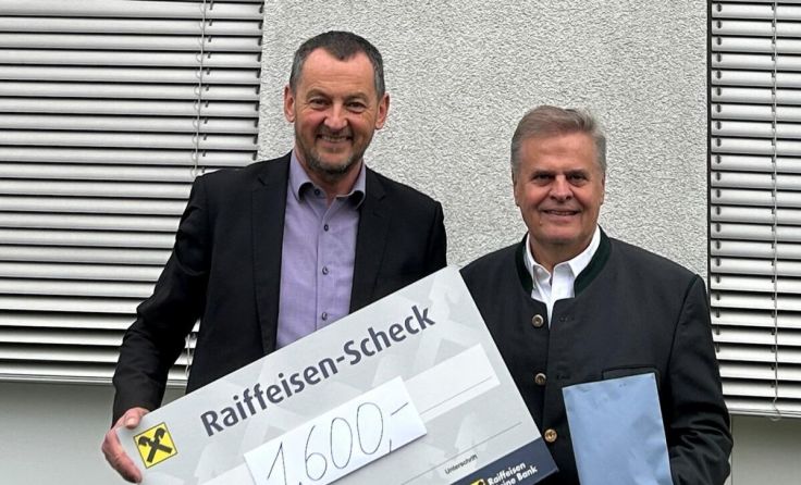 Karl Mayr (links) übergab den Scheck an Gunter Mayrhofer (Foto: privat)