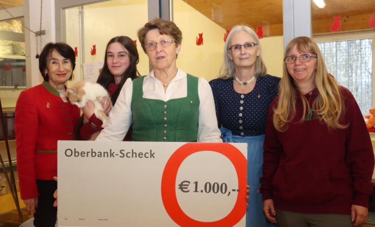 Scheckübergabe an das Tierheim Steyr. (Foto: Deichstetter)