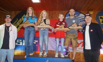 ÖSV-Stars schrieben sich in Großraming die Finger wund