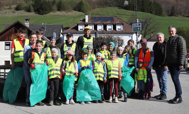 Flurreinigungsaktion in Gaflenz (Foto: WSG/Stephan Schönberger)