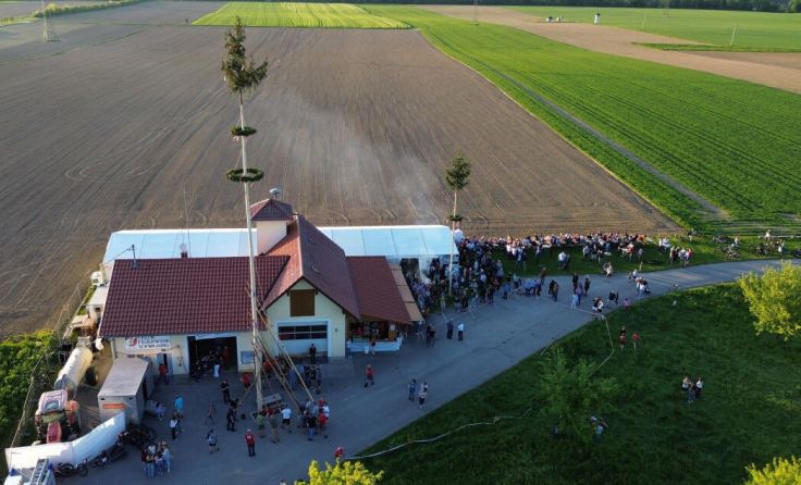 Die FF Schwaming lädt am 30. April zu ihrem 43. Maibaumfest ein. (Foto: FF Schwaming)