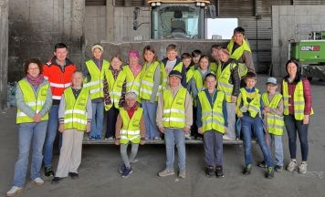 Volksschüler aus Waldneukirchen bei den Mistkerlen
