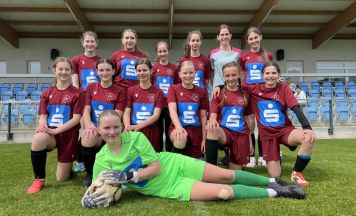 Teamspielerin als Vorbild für Kleinraminger Fußballer