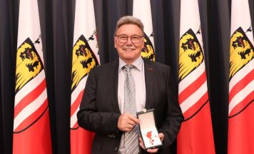 Goldenes Verdienstzeichen für Kurt Haslinger und Erich Schwarz