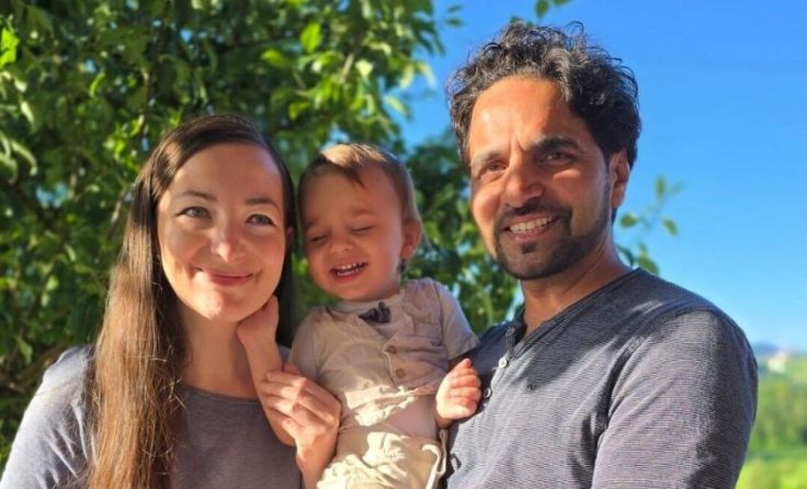 Melanie und Zia Saman mit ihrem Amir (Foto: privat)