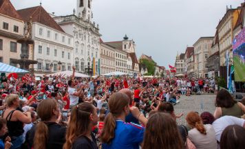 Public Viewing beim WM-Hit am Stadtplatz in Steyr 