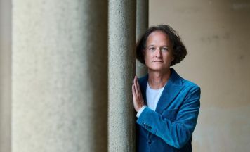 Stefan Kutzenberger liest im Akku in Steyr
