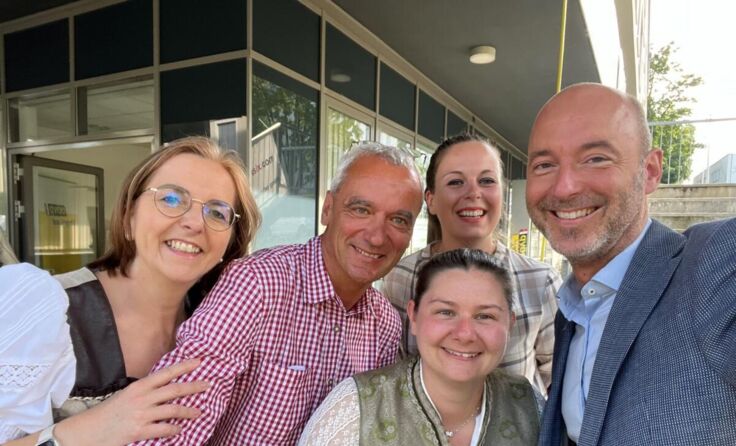 Das ÖVP-Team lädt zum Weinsommer ein. (Foto: Peter Röck)