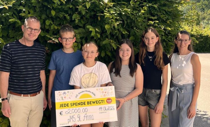 Spendenübergabe an die Kinderkrebshilfe (Foto: MS St. Anna)
