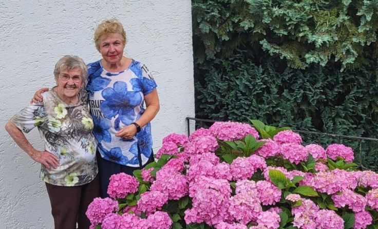 Annemarie Neudorfer (rechts) mit Ottilie Steiner (Foto: Caritas)