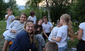 Zwei unbeschwerte Wochen für 50 Kinder aus der Ukraine in Schlierbach