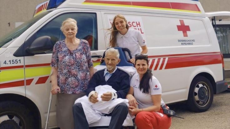 Wunschmobil bringt Steyrer zur Goldenen Hochzeit der Tochter