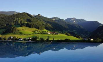 Das Freibad mit der schönsten Aussicht ins Ennstal