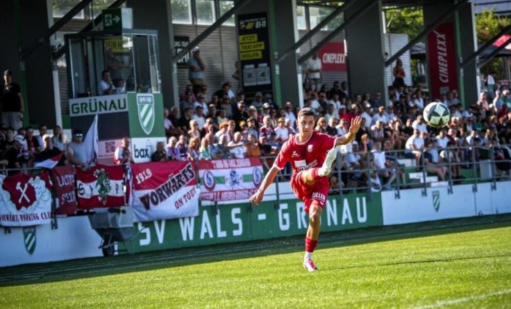 Vorwärts war beim 0:3 in Wals-Grünau chancenlos. (Foto: Sabrina Waldbauer)
