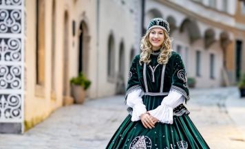 Steyr sucht junge Damen, die ins Christkindl-Kostüm schlüpfen