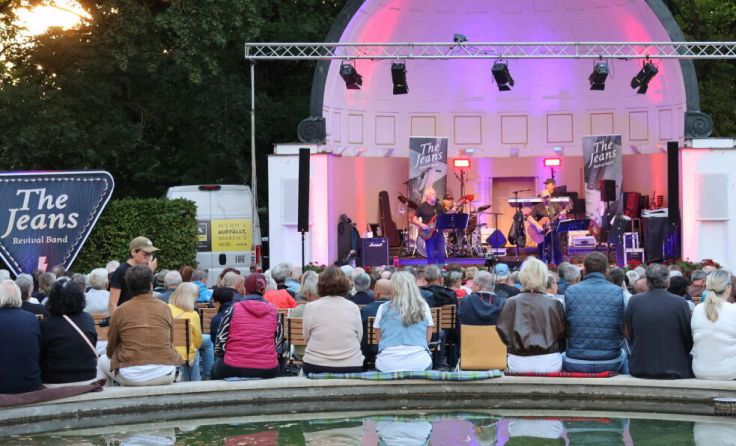 The Jeans rockten im Kurpark in Bad Hall. (Foto: Gerhard Hütmeyer)
