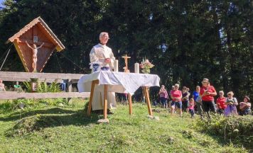 Bergmesse und Fest auf der Stallburgalm