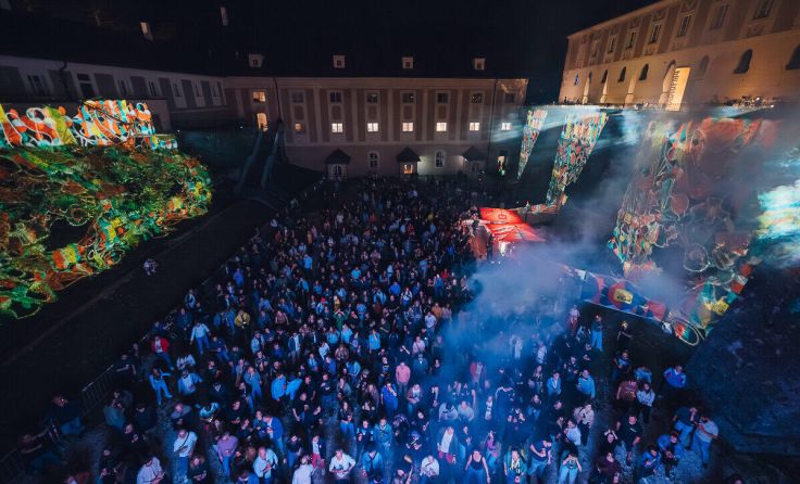Partystimmung im Schlossgraben (Foto: Niklas Schnaubelt)