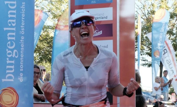 Silke Danninger jubelt über eine Topzeit in Podersdorf. (Foto: picthis.one/Danninger)