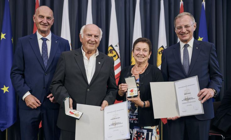 Von links: Christian Dörfel, Heinz und Brigitta Niedl, Thomas Stelzer (Foto: Land OÖ/Peter Mayr)